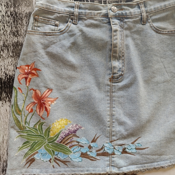 Flower silk scream women's long Denim Skirt us size 8 please with lace - Picture 3 of 6